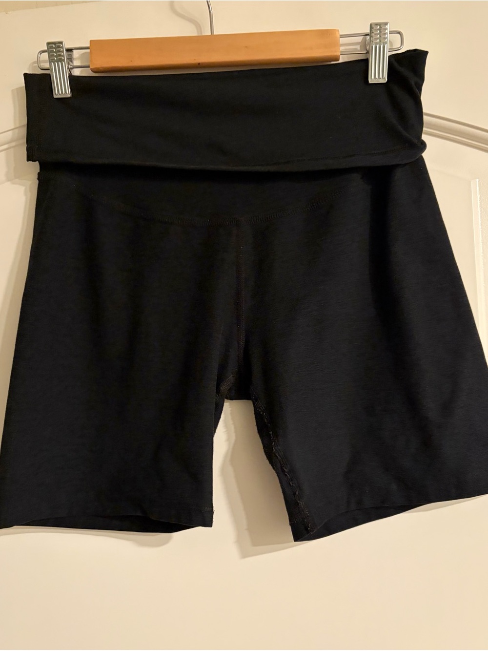 Beyond Yoga The Bump Women’s Maternity Biker Black Shorts Large